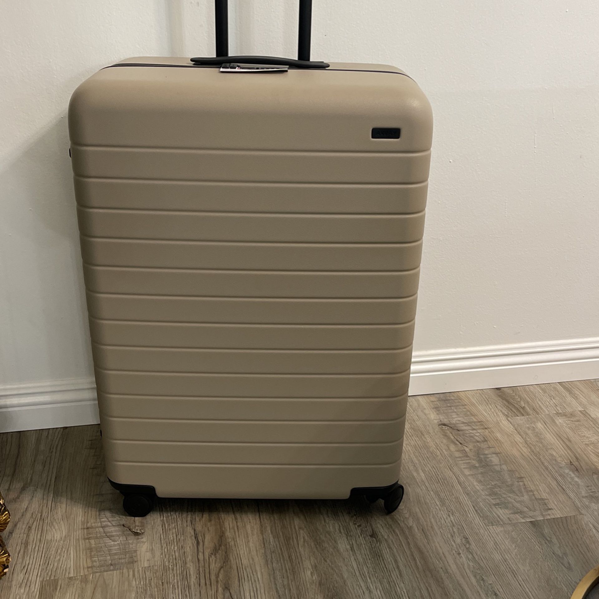 Luggage Away New Sand Large 28 TSA Lock High Quality Travel Bag Spinner Wheels 