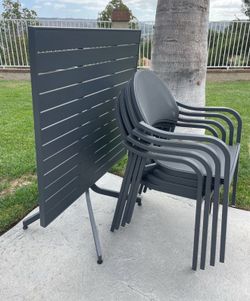 Like new Crate and Barrel Square Outdoor Dining Patio Table and Chair Set