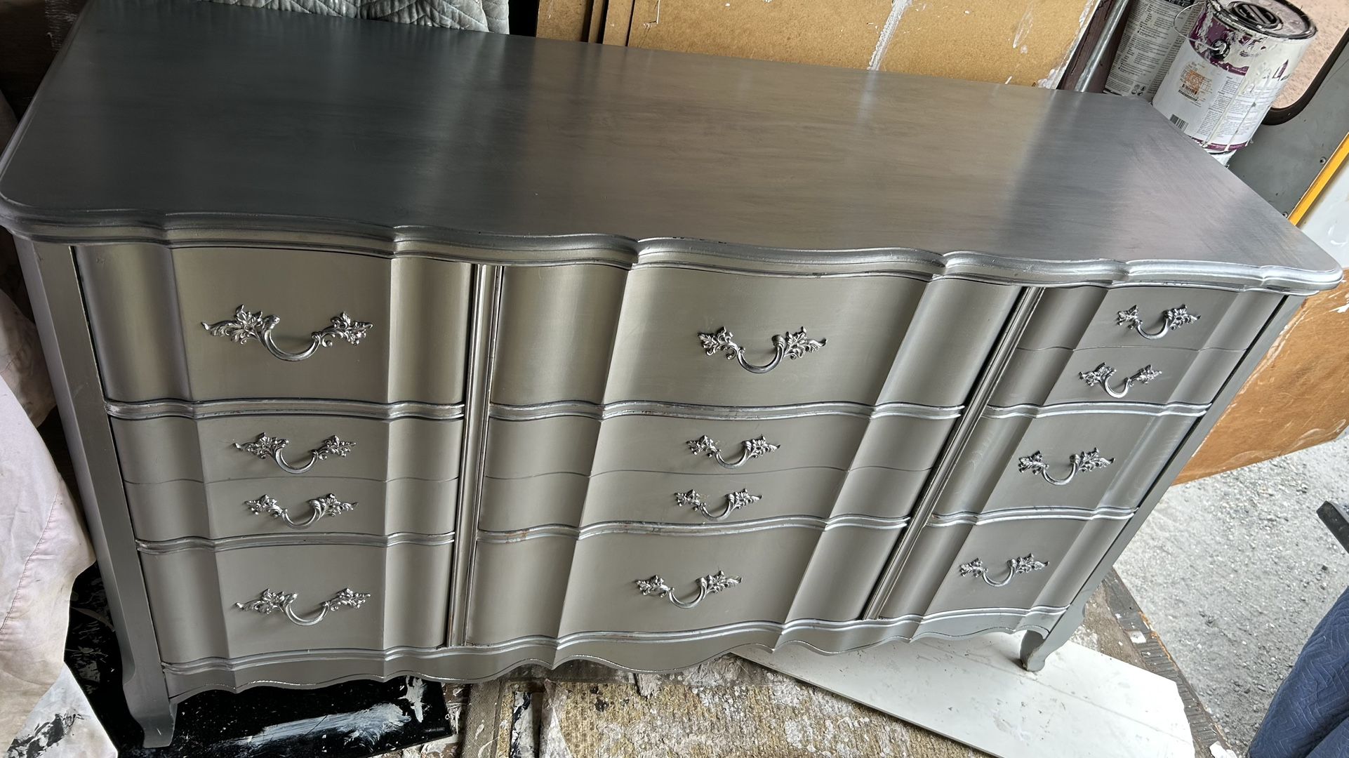 Huntley quality furniture vintage French provincial dresser silver&gray 9 drawer L59”*D19”*H34”(address in description)