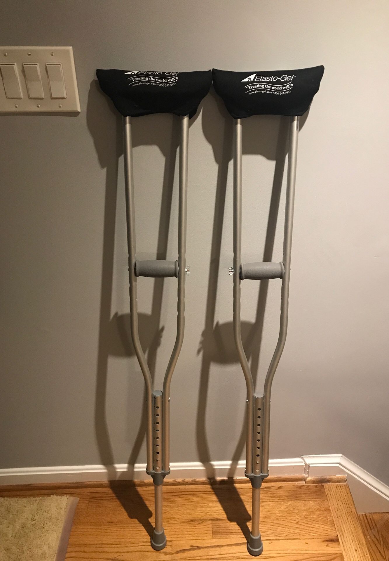 Aluminum Crutches: 5’2-5’10