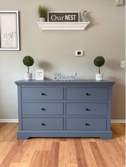 ✨🩶Beautiful solid dresser🩶✨
