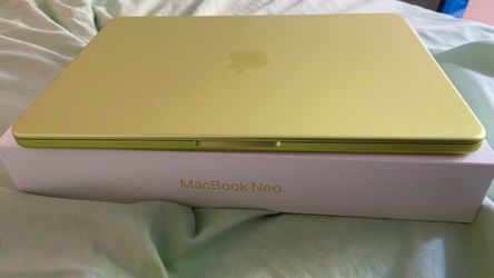 Apple MacBook Neo 8GB 256GB 100% battery health with box