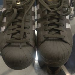 Adidas Shell Toe Sz 6