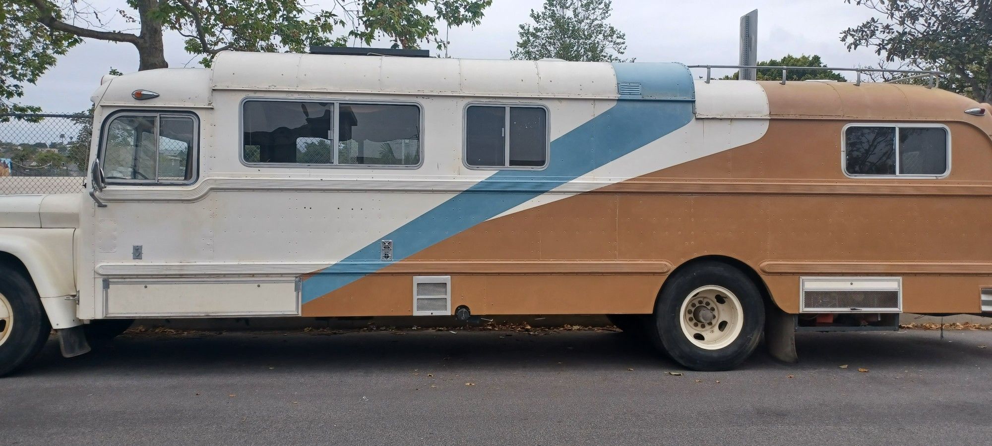 School Bus To Profesionally Converted To RV