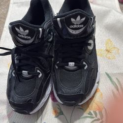 Adidas Size 6 Women’s 
