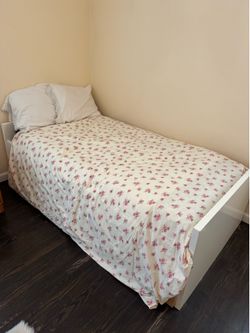 Twin bed with 3 drawers