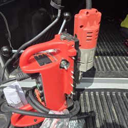 Milwaukee magnético drill 