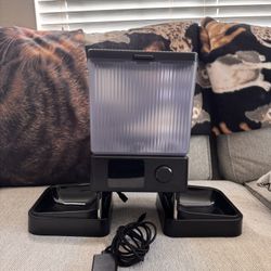 Oneisall Automatic Feeder
