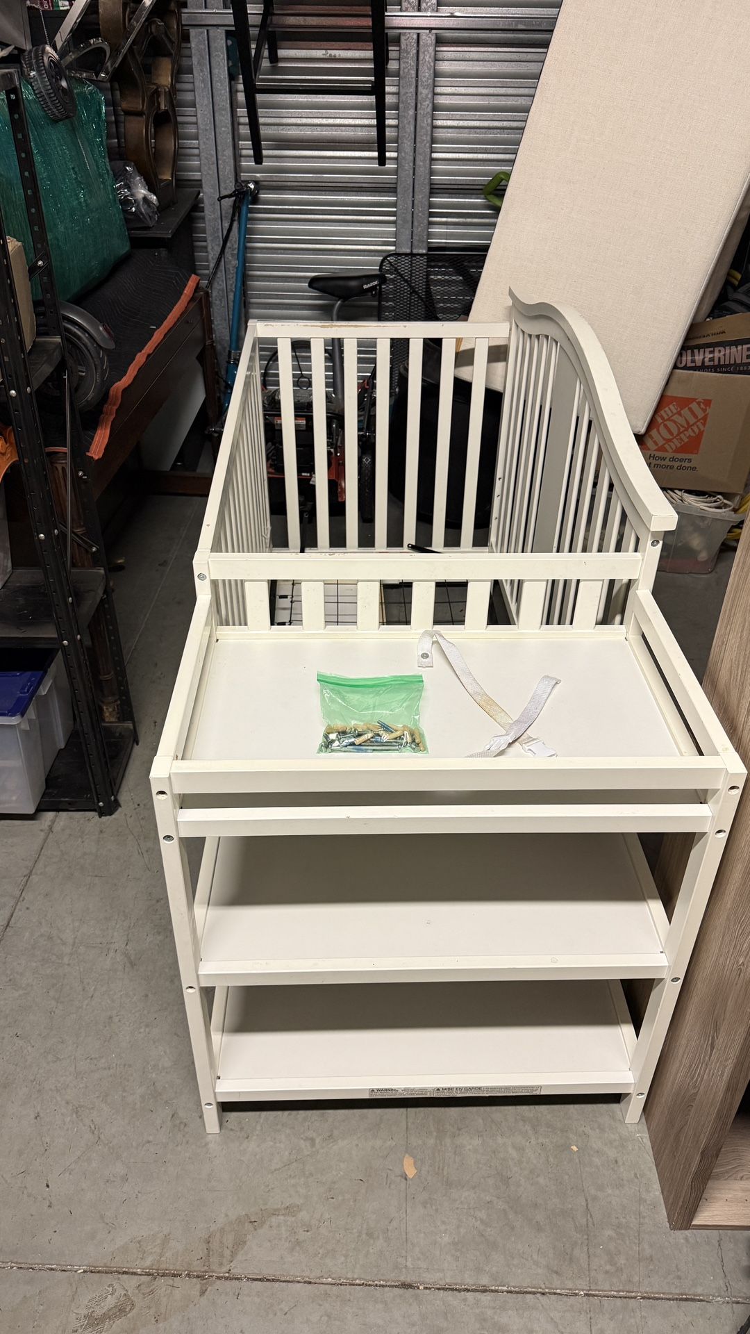 Graco Solano 4 in 1 Convertible Baby Crib w/ Attached Changing Table – White