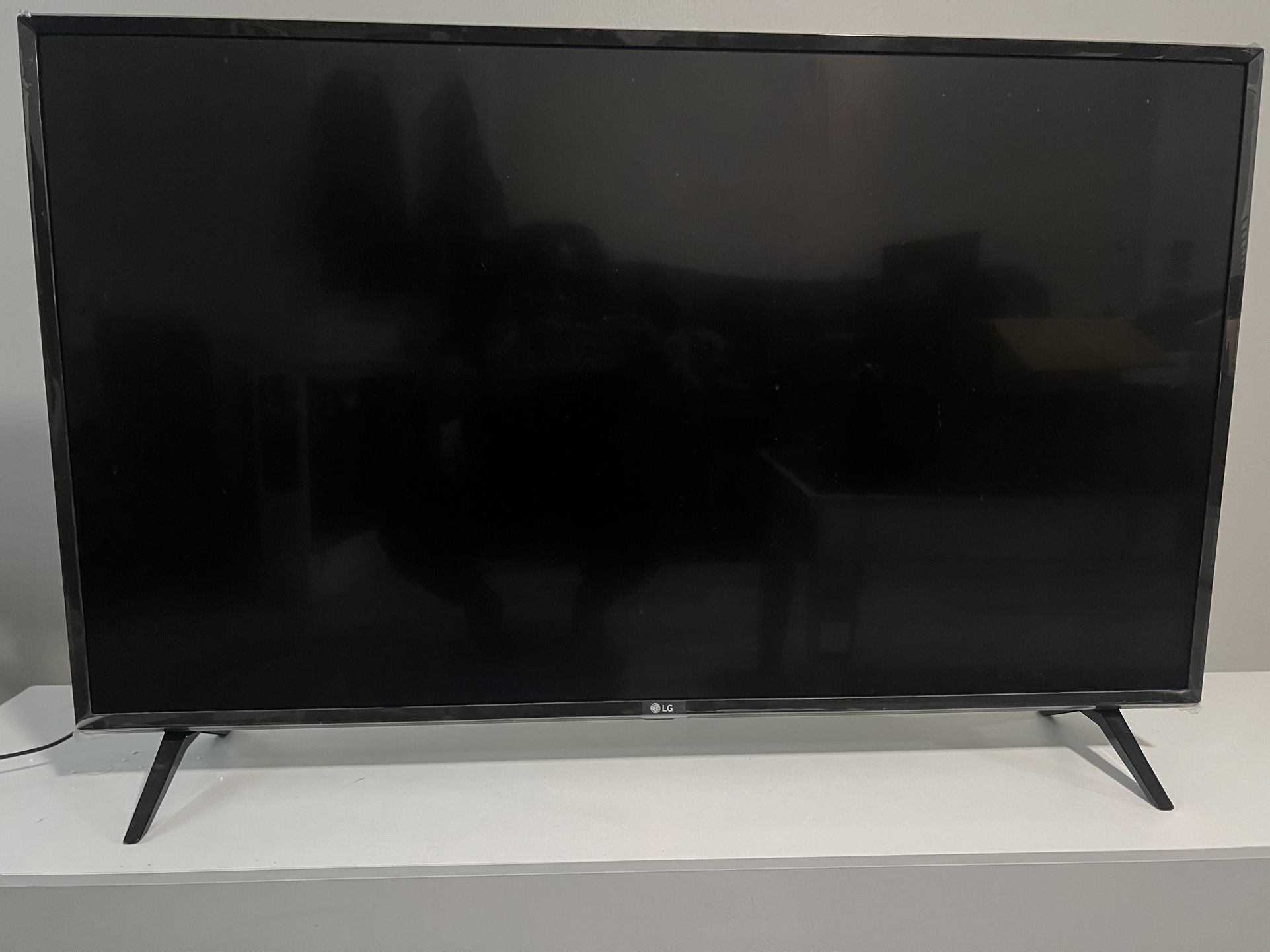 43” LG HD Flatscreen TV Barely used