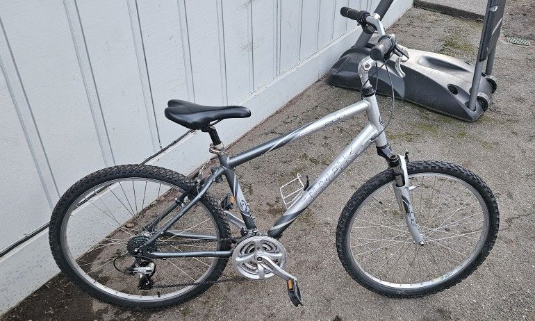 Mountain Bike Trek Navigator 200