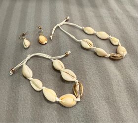 Lots of jewelry for sale!