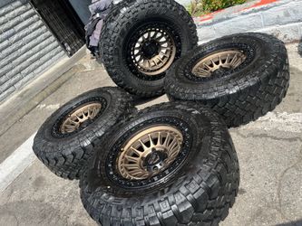Vendo riñes nuevos 17x9 de ancho de 6-139.7 lugs con llantas 285:70/R17 falkem las 4 por $930
