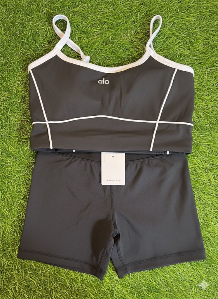 ✨ Alo Yoga Set – Shorts & Bra (Size M, New!)