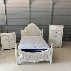 Ashley Furniture Full Size Bedroom Set  ( Free Delivery If Needed)
