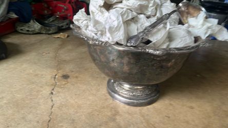Silver-Plated Footed Punch Bowl Heritage Roger bros IS full set