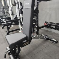 🔻 HEAVY DUTY COMMERCIAL GRADE SUPER SOLID  ADJUSTABLE BENCH THAT CAN INCLINE, DECLINE, FLAT AND MILITARY PRESS WITH WHEELS AND LEG PADS ( BRAND NEW )