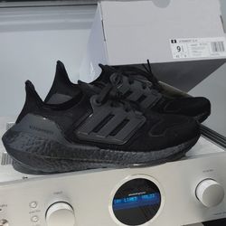 New Adidas Ultra Boost 22 Black Size 7