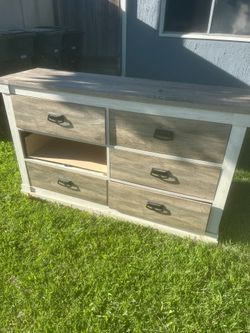 Free Dresser