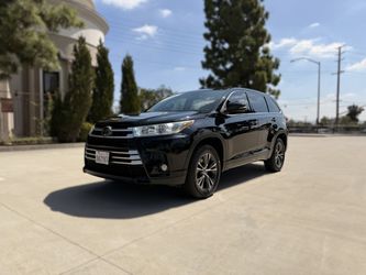 2017 Toyota Highlander - Clean Carfax - 3rd Row Seats - Free Warranty!!!