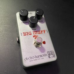 Electro Harmonix Big Muff Fuzz pedal