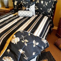 Beautiful Queen Size Decorative Bedset —like New!!