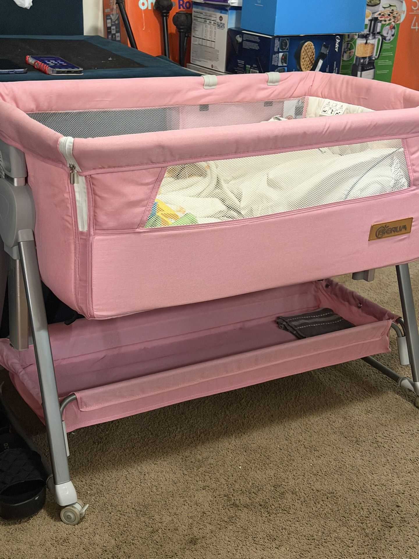 Baby bassinet bedside