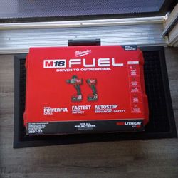 Milwaukee M18 Impact and Drill Kit 