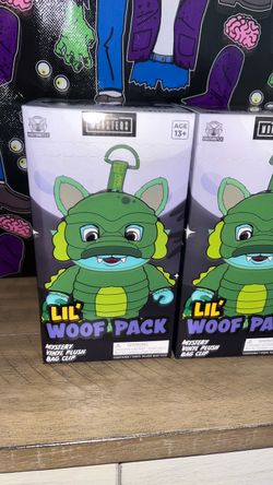 Spirit Halloween Universal monsters lil woof pack vinyl plush bag clip
