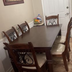 6 Chair Dining Table Must be able to pick up