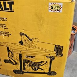 Used DEWALT 8-1/4" Compact Jobsite Table Saw