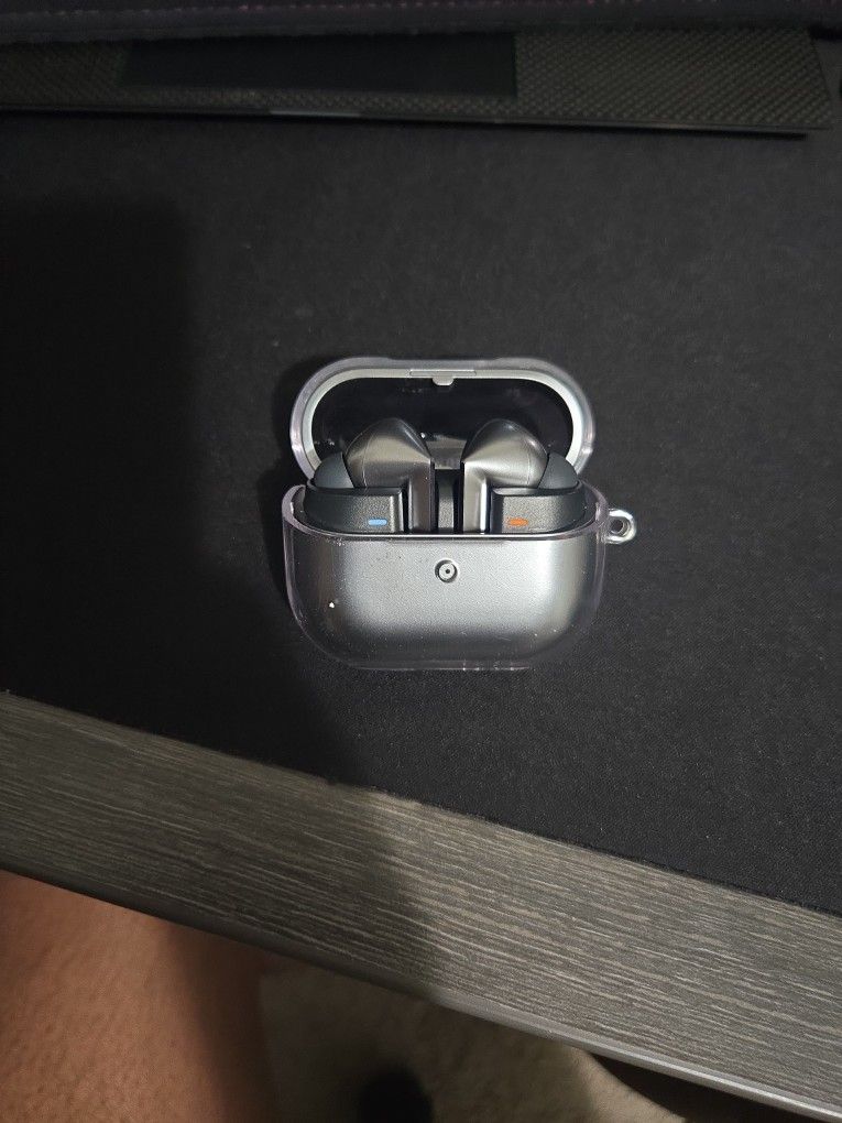 Buds 3 pro with clear case. 
