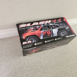 Slash 4 by 4  Traxxas RM Car