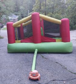 Young & Small People's BOUNCIE HOUSE!!