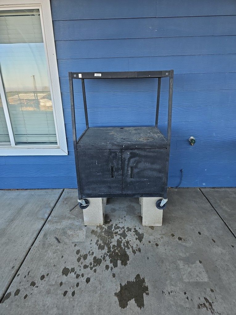 Metal Rolling Media Cart