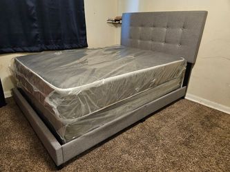 New queen bed with mattress & box