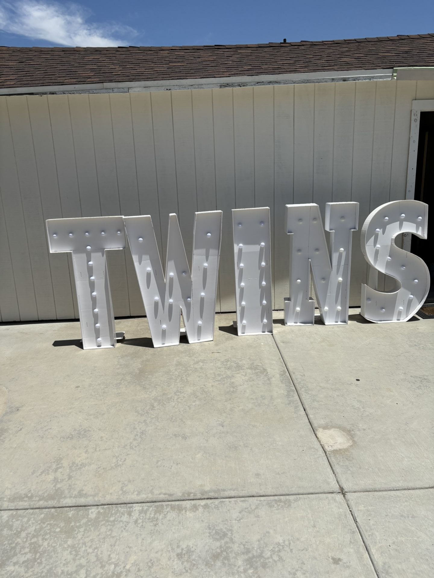 TWINS MARQUEE LETTERS