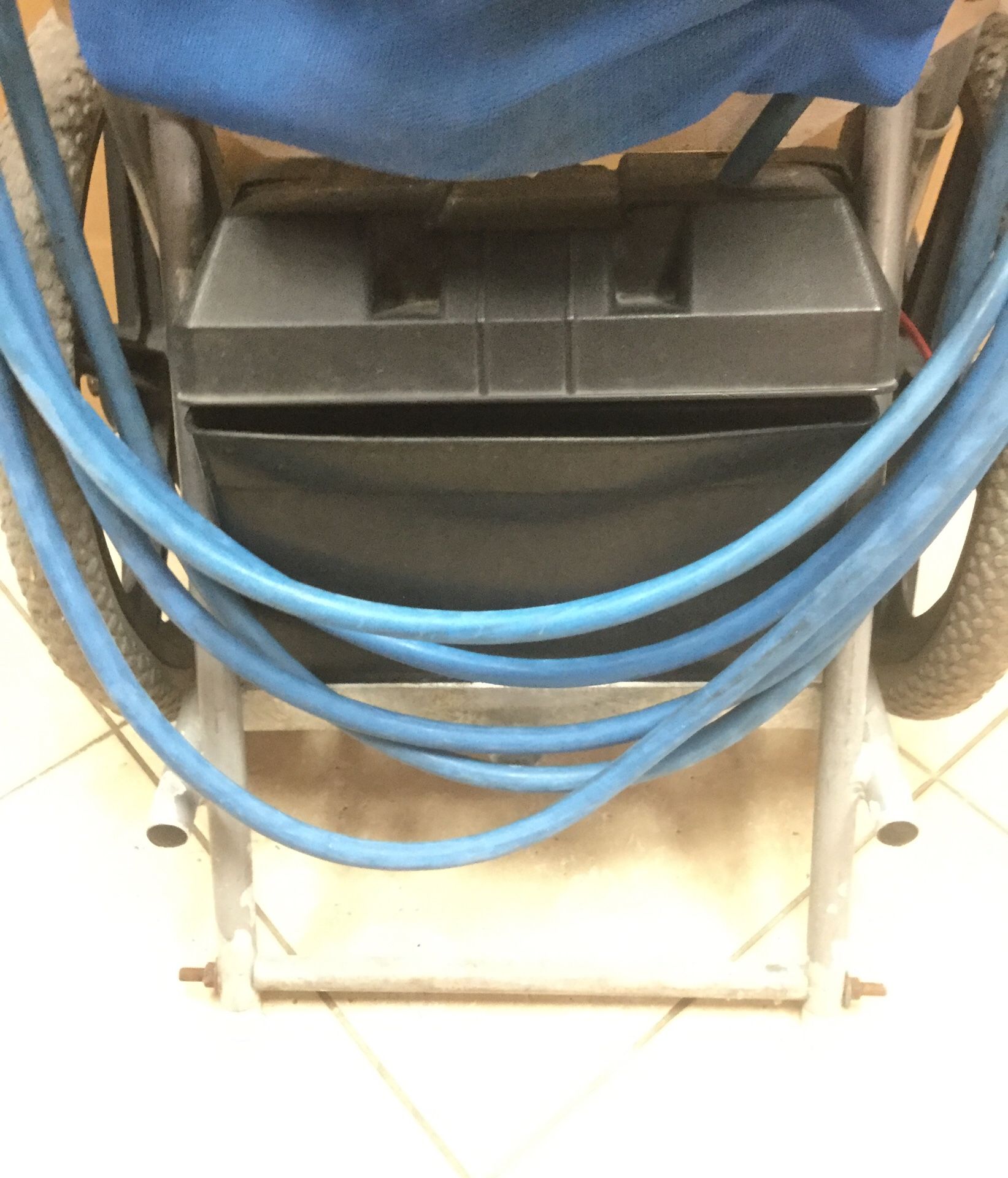HAMMERHEAD POOL VACUUM 30” With On Board Charger and Battery for Sale
