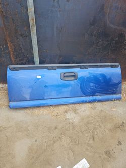 Tailgate silverado 2006 available