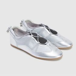 Urban revivo Lace up silver flats