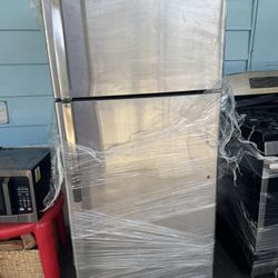 Whirlpool Refrigerator $130