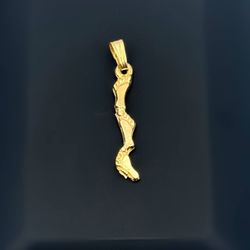 14k yellow gold 'Foot steps in the Sand' Family charm Pendant