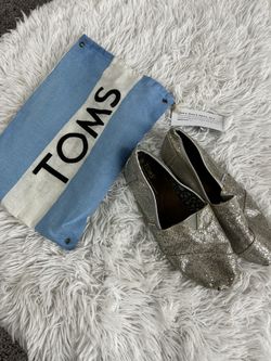 TOMS shoes Size 7 1/2 