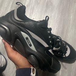 Dior B22 size 9
