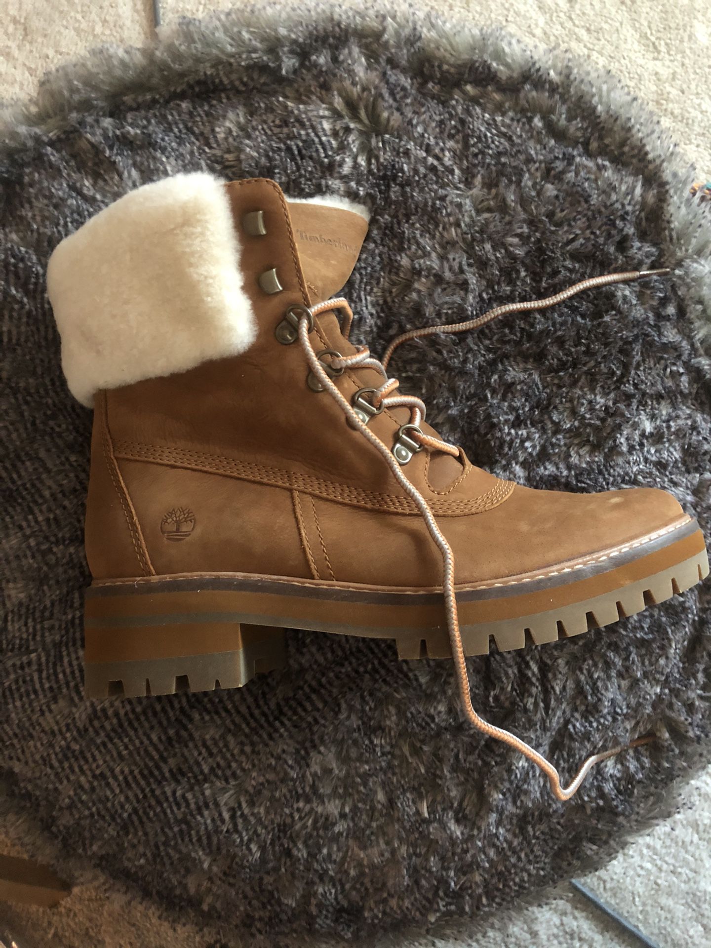 Women’s Timberland boots size 9. New in box