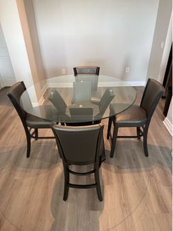 Dining Room Table + 4 Chairs