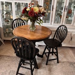 Kitchen / Bistro table + 3 Chairs