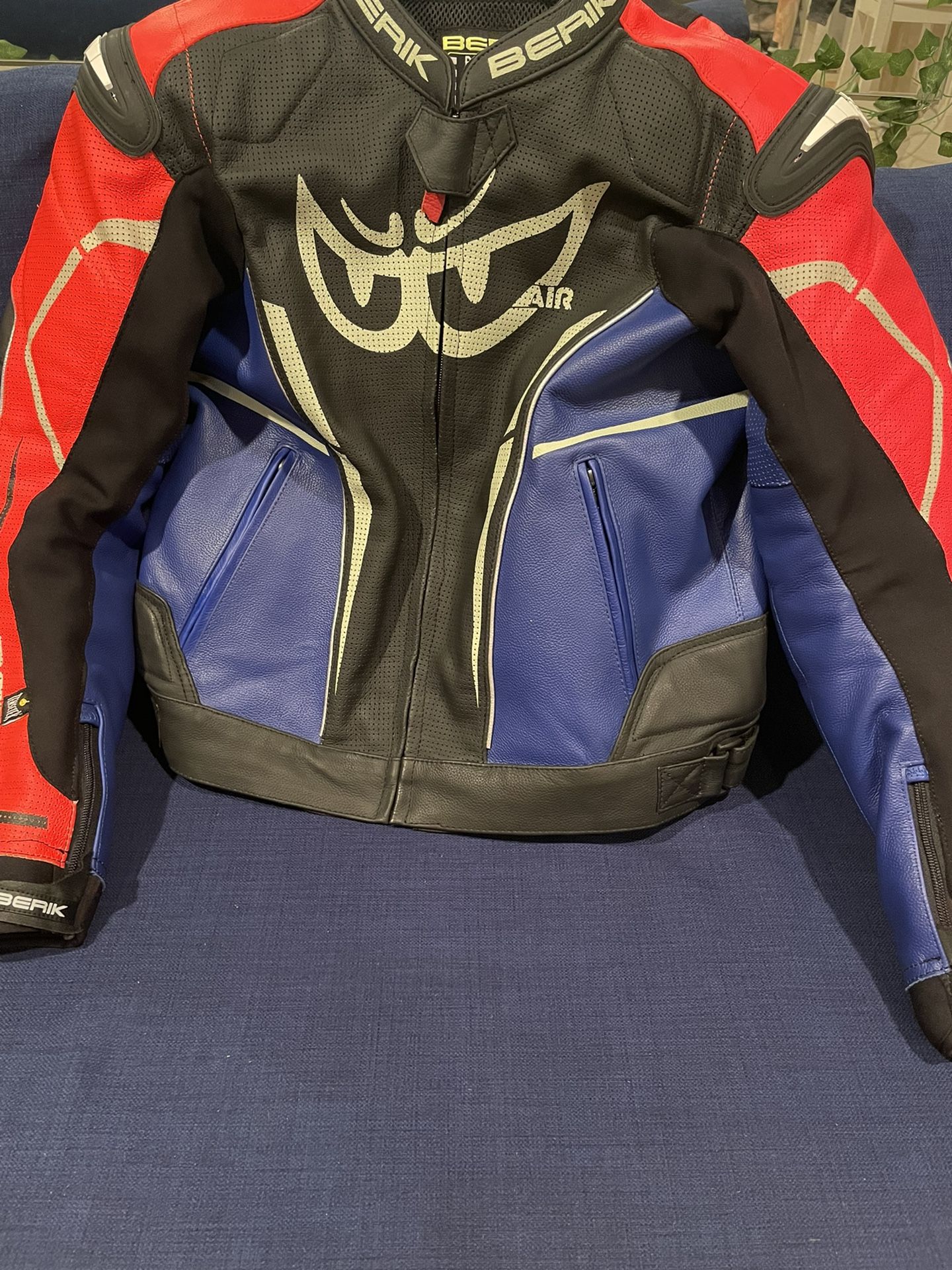 BERIK LEATHER JACKET SIZE 54