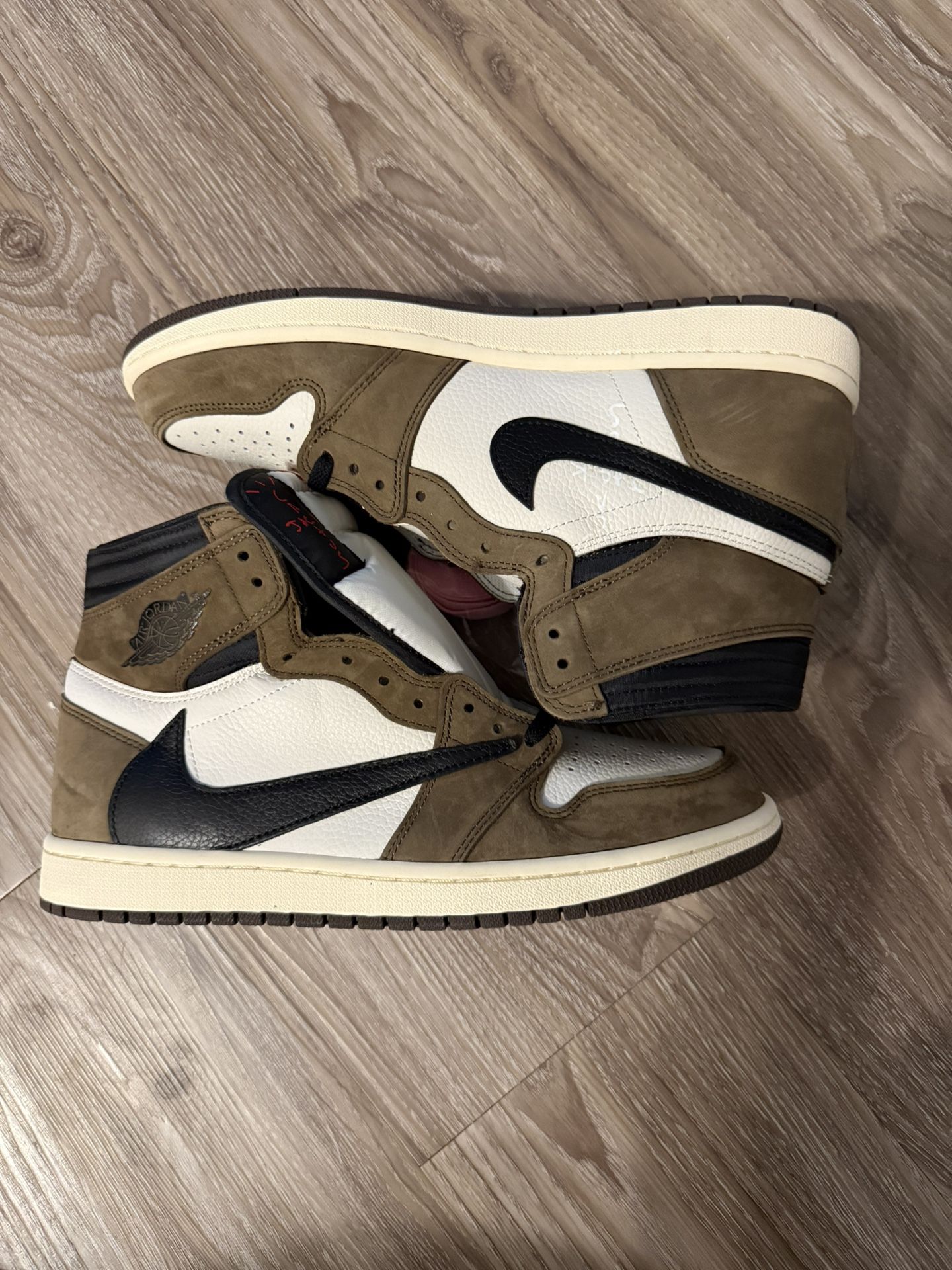 Jordan 1’s High Travis Scott
