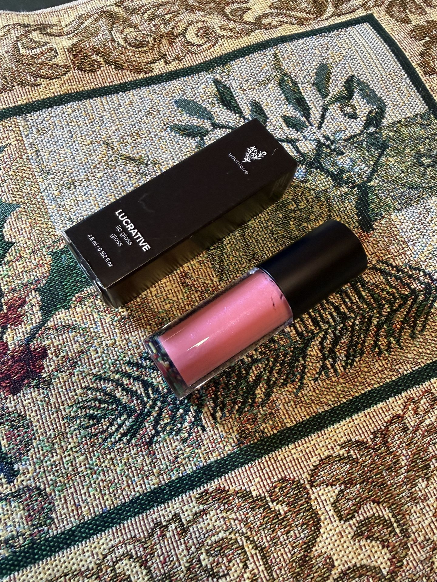 Brand New In Box YOUNIQUE Lip Gloss In LONESOME